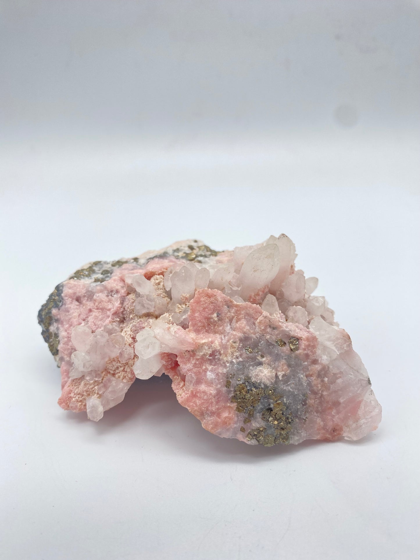 Cluster di Quarzo Ialino su Pirite + Rodocrosite 245gr