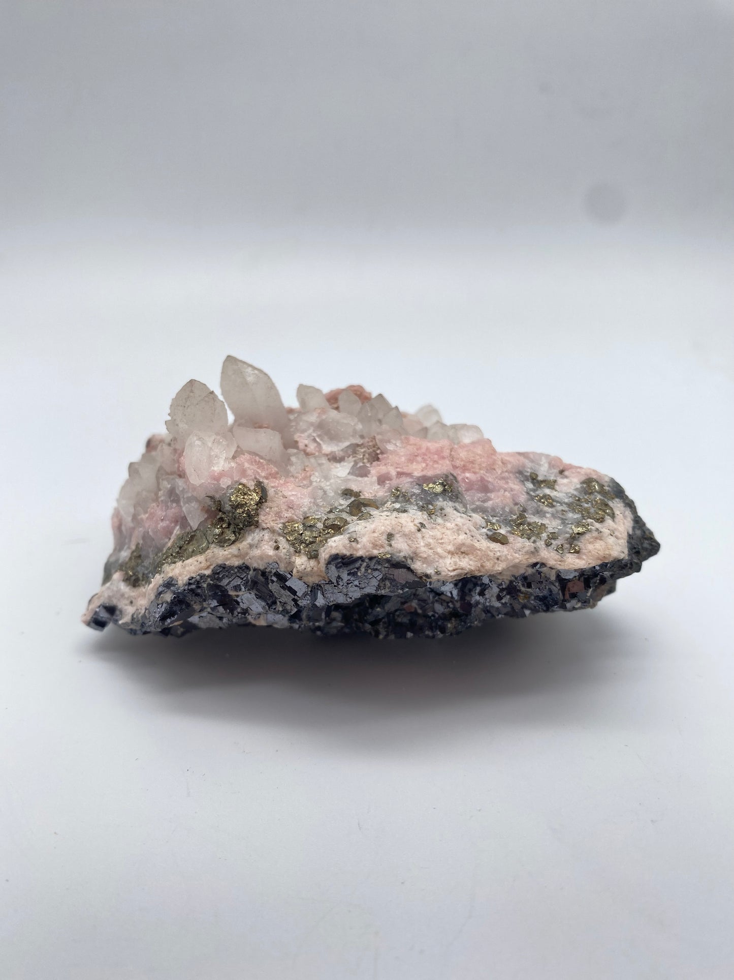 Cluster di Quarzo Ialino su Pirite + Rodocrosite 245gr