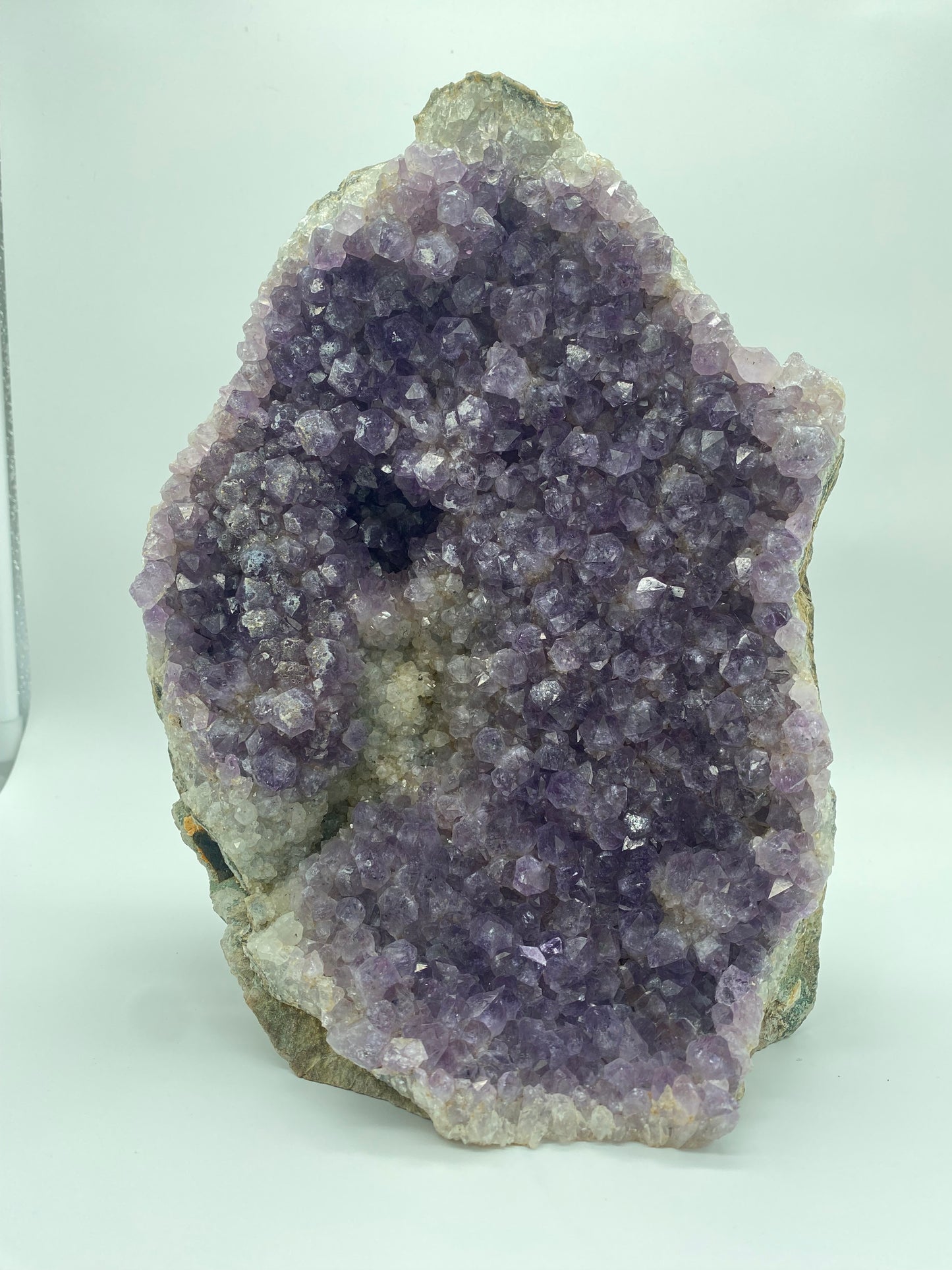 Geode di Ametista del Brasile 3.5 KG su matrice
