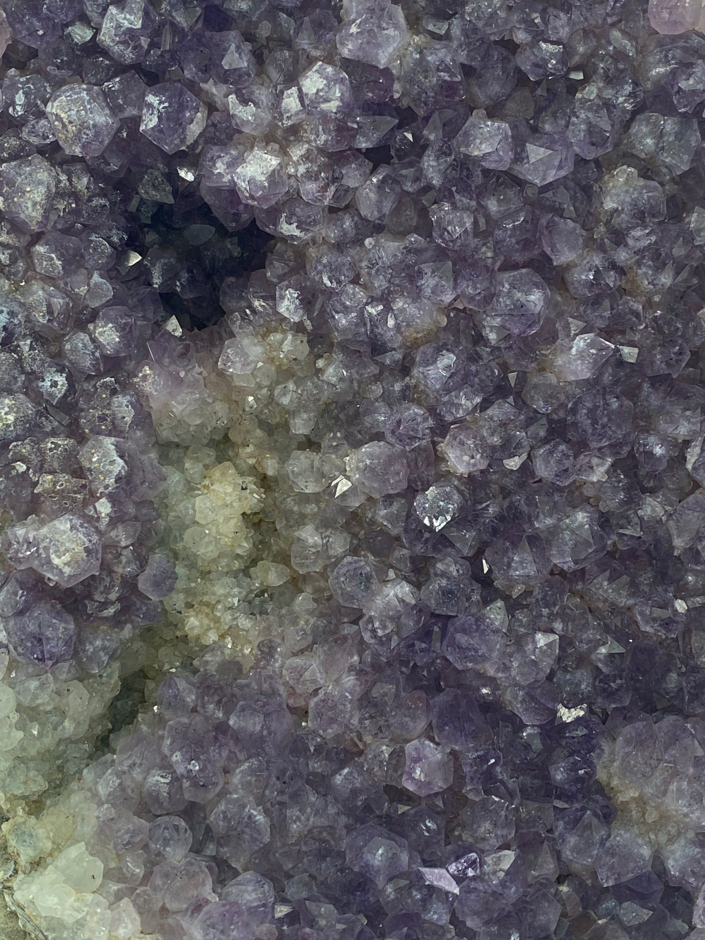 Geode di Ametista del Brasile 3.5 KG su matrice