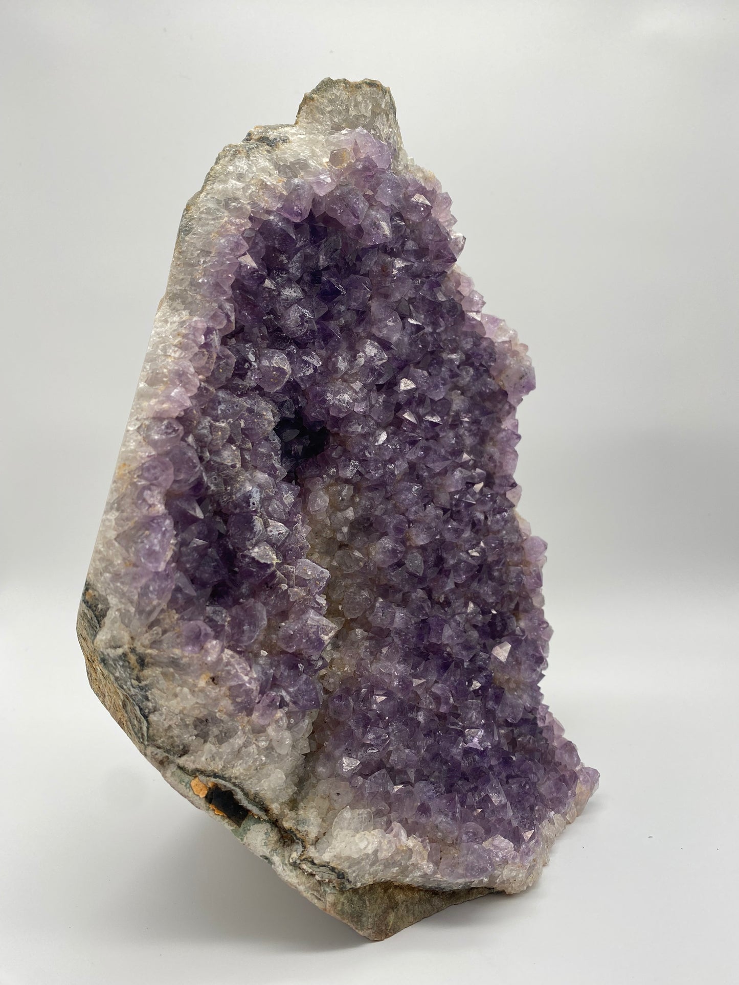 Geode di Ametista del Brasile 3.5 KG su matrice