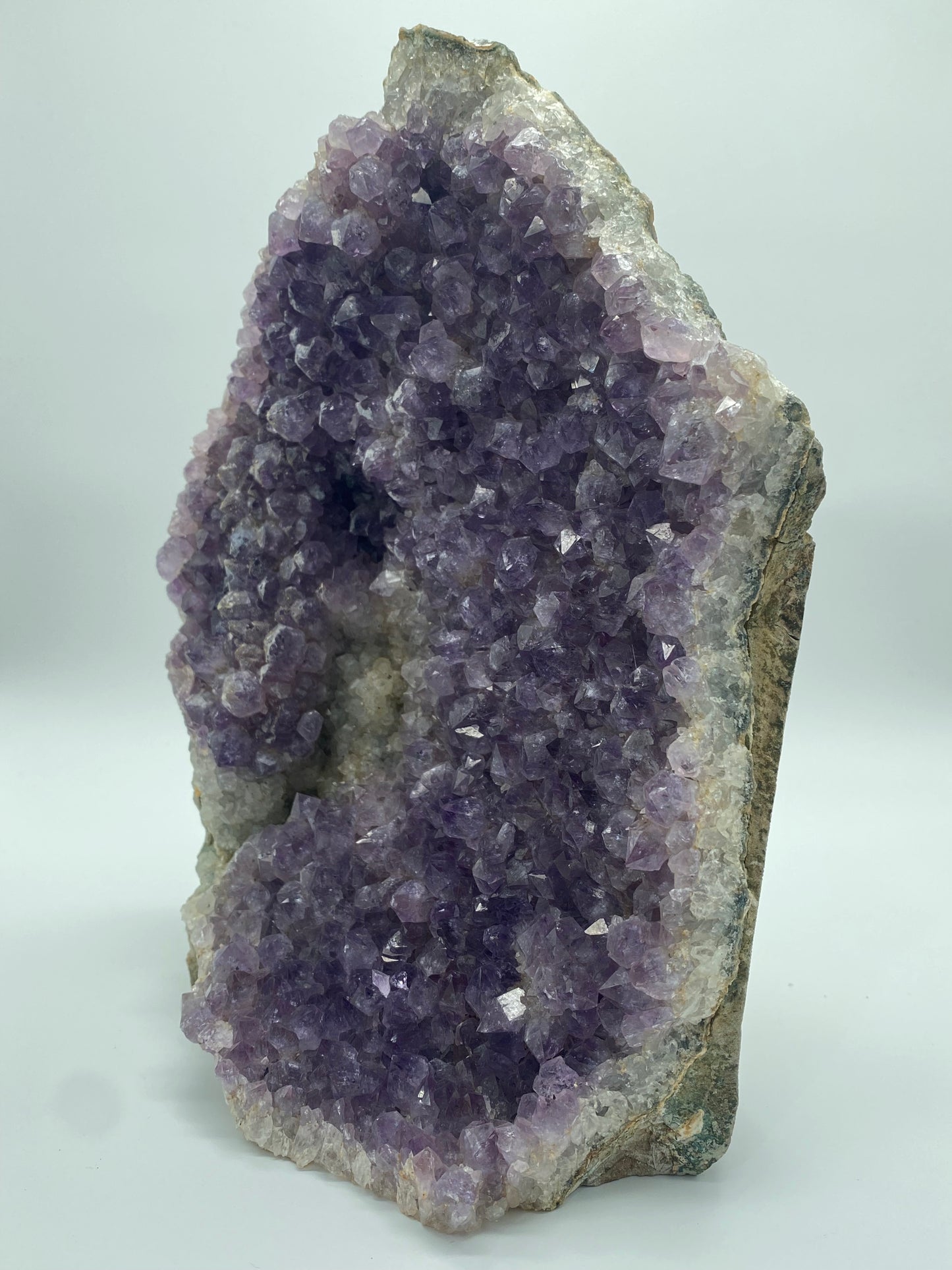Geode di Ametista del Brasile 3.5 KG su matrice