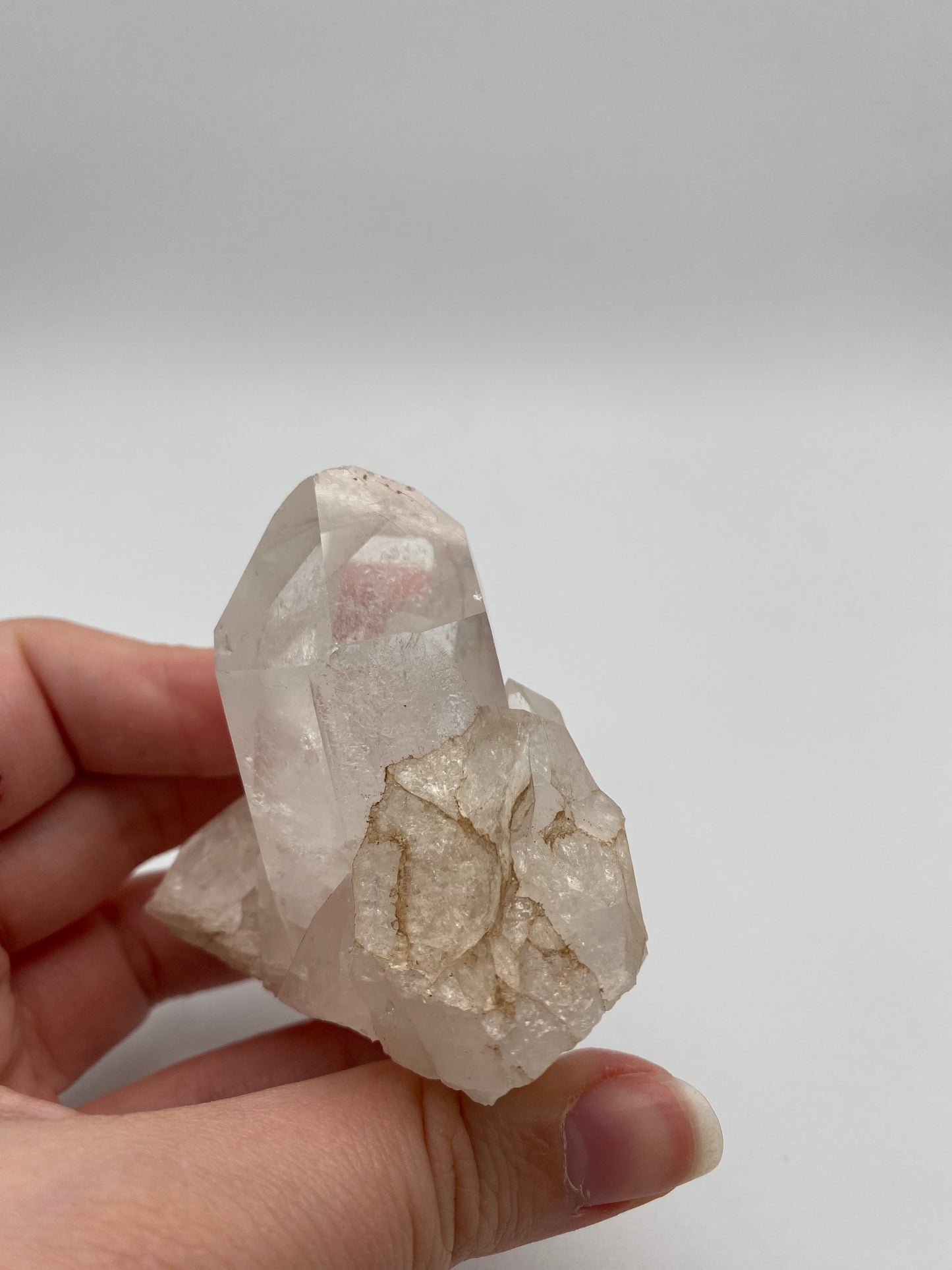 Cluster Quarzo Ialino con Maestro Arcobaleno 138gr