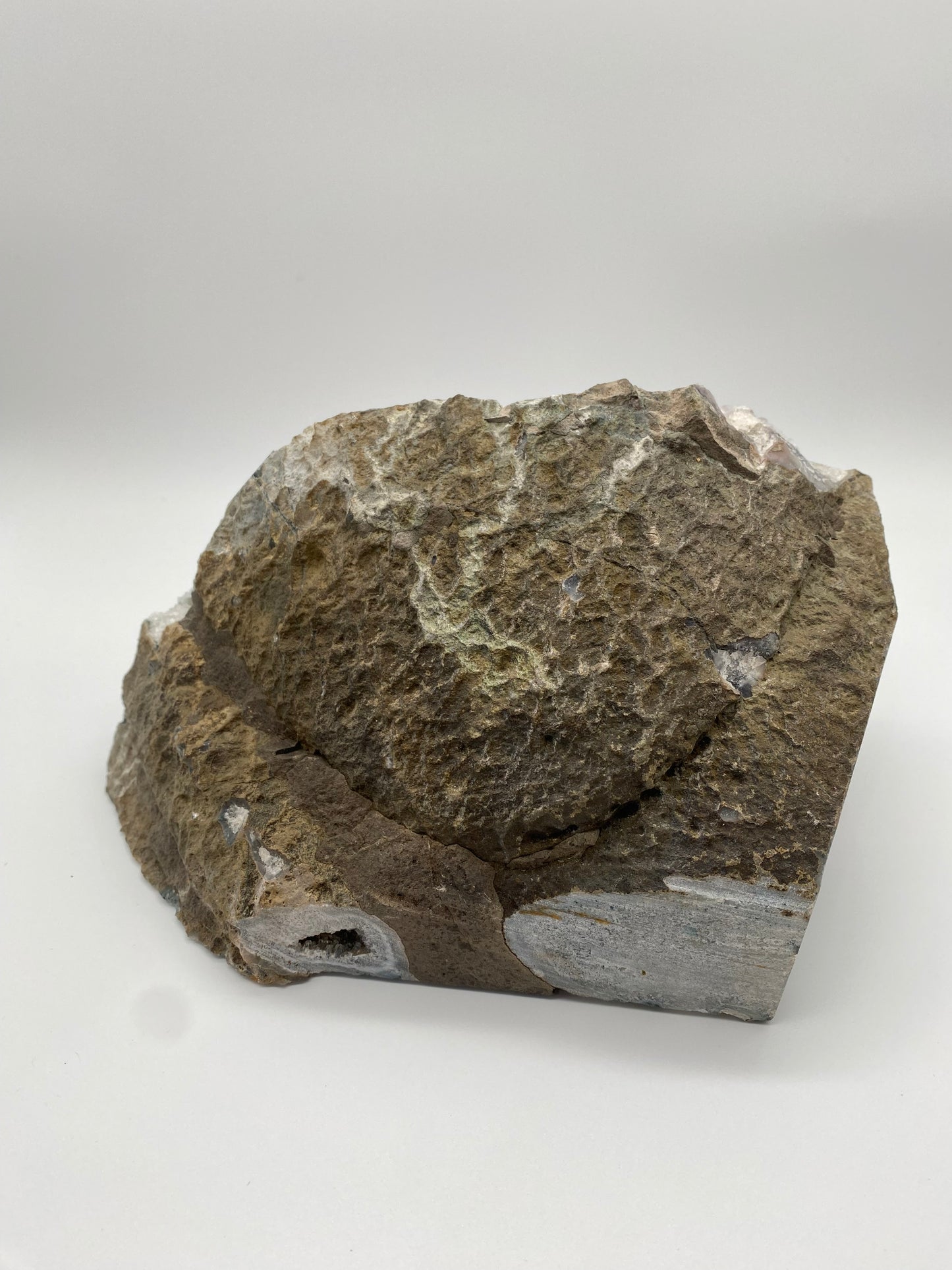 Geode di Ametista del Brasile 2.6KG su matrice
