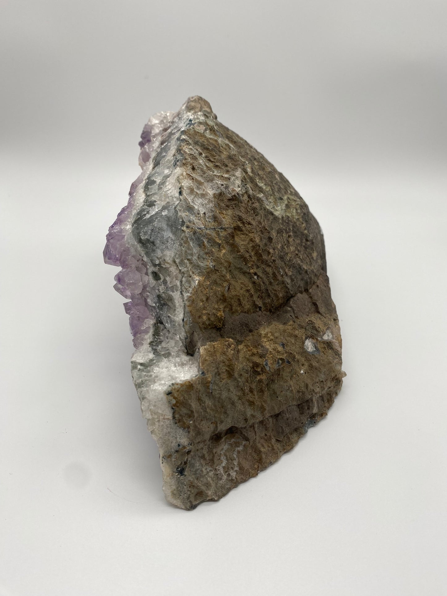 Geode di Ametista del Brasile 2.6KG su matrice