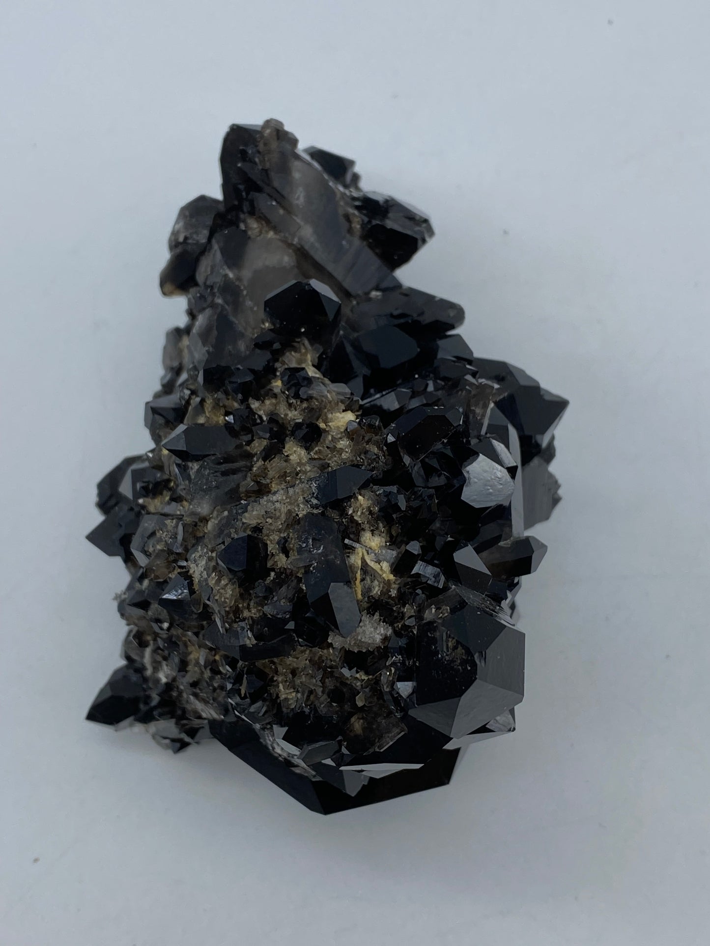 Cluster di Quarzo Nero dell'Arkansas con Cristallo Maestro Ponte, Arcobaleno, Interferenza di Crescita, Cattedrale, Lemuriano, Timelink (Futuro) 1.1 KG